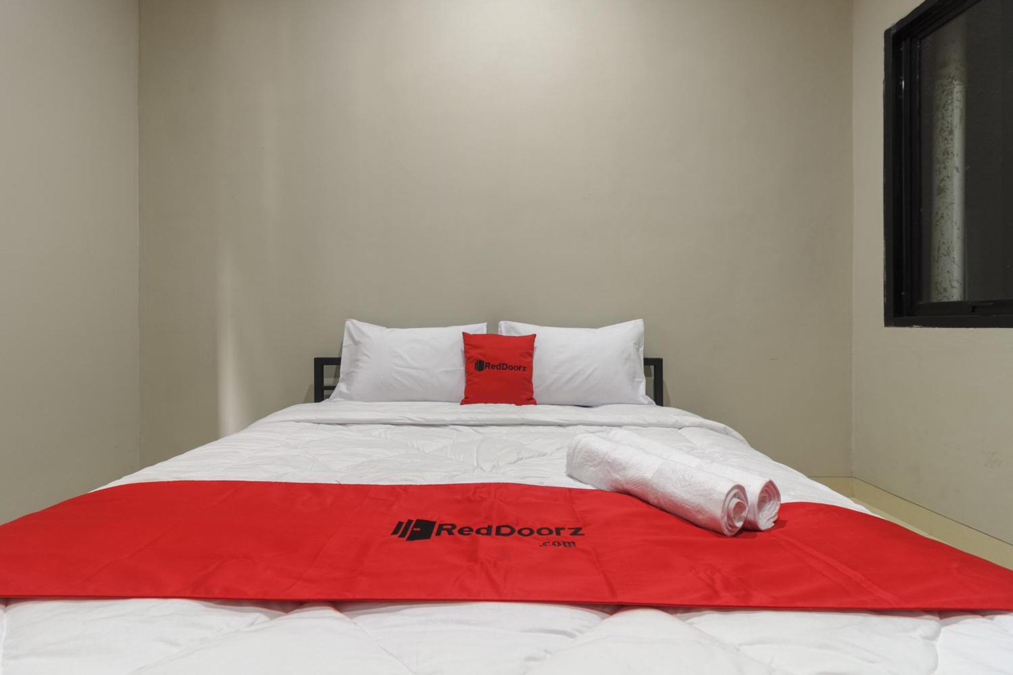 Reddoorz Near Puri Indah Mall Jakarta Luaran gambar