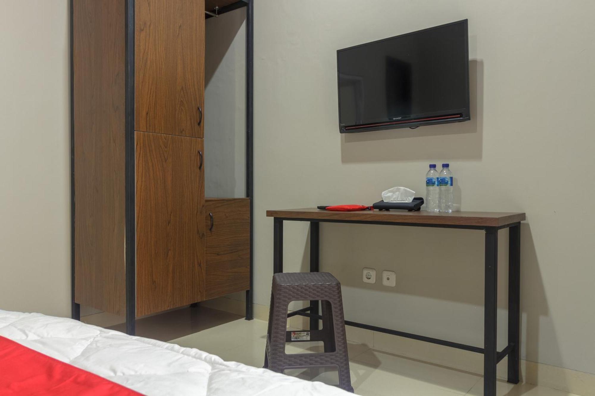 Reddoorz Near Puri Indah Mall Jakarta Luaran gambar