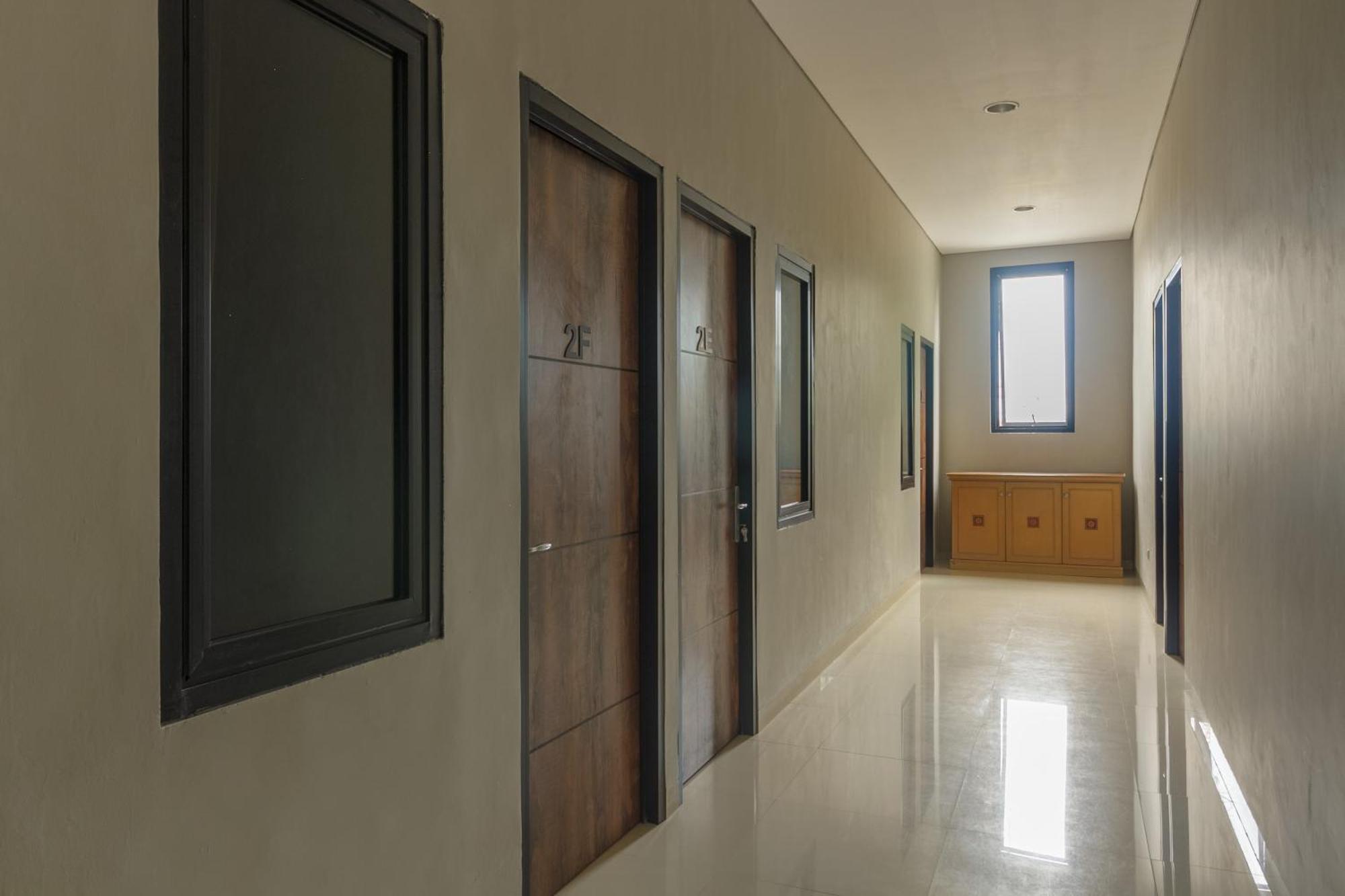 Reddoorz Near Puri Indah Mall Jakarta Luaran gambar