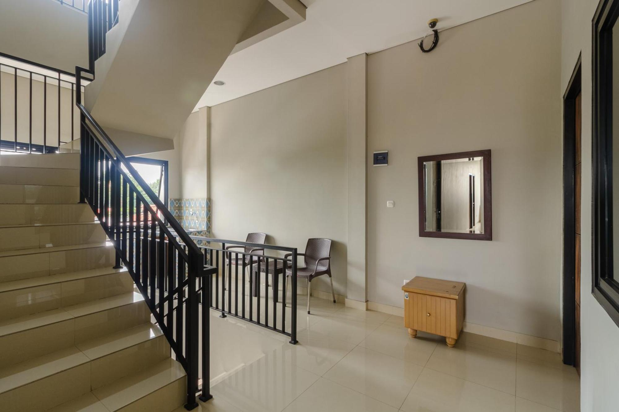 Reddoorz Near Puri Indah Mall Jakarta Luaran gambar