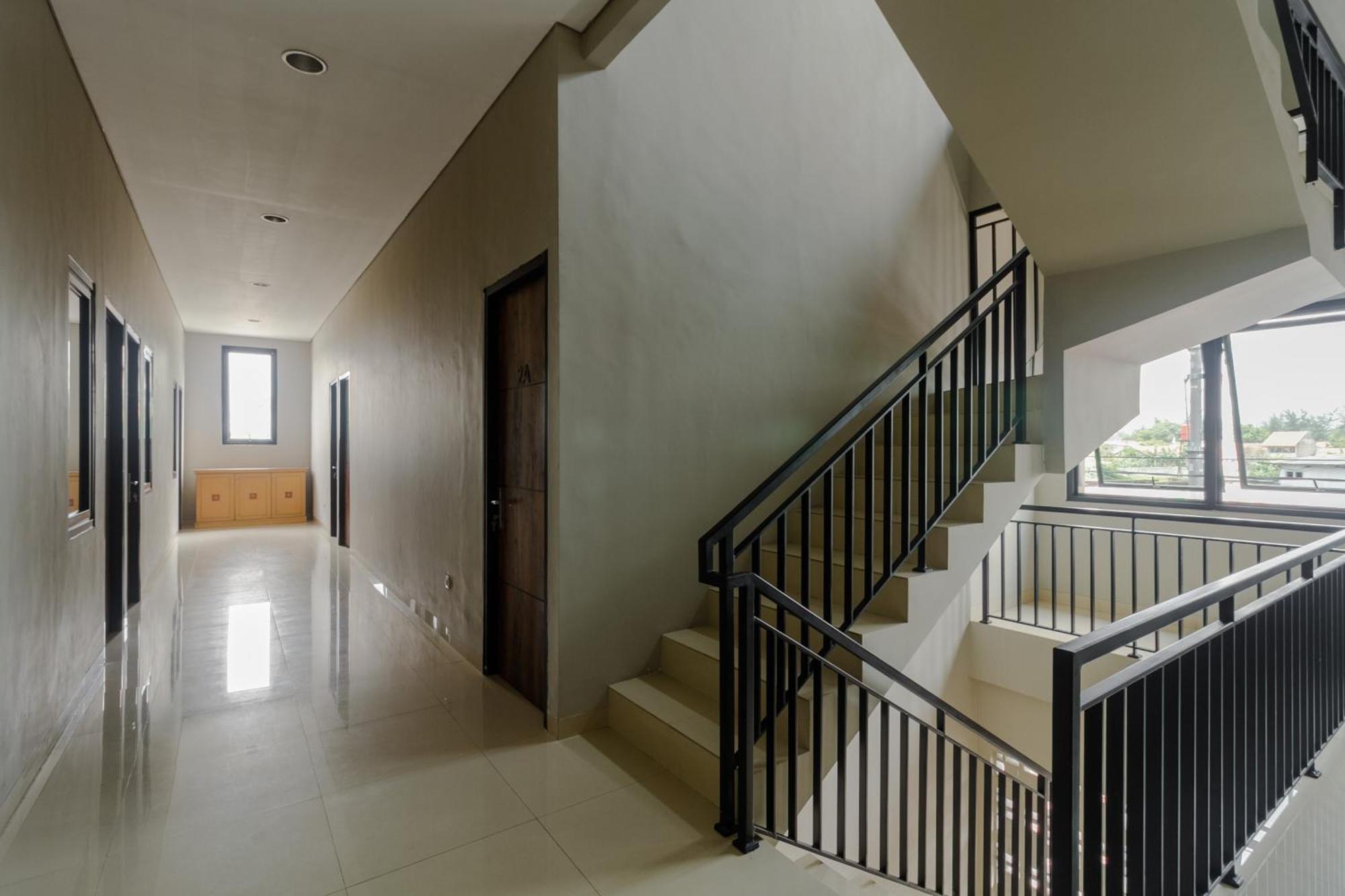 Reddoorz Near Puri Indah Mall Jakarta Luaran gambar