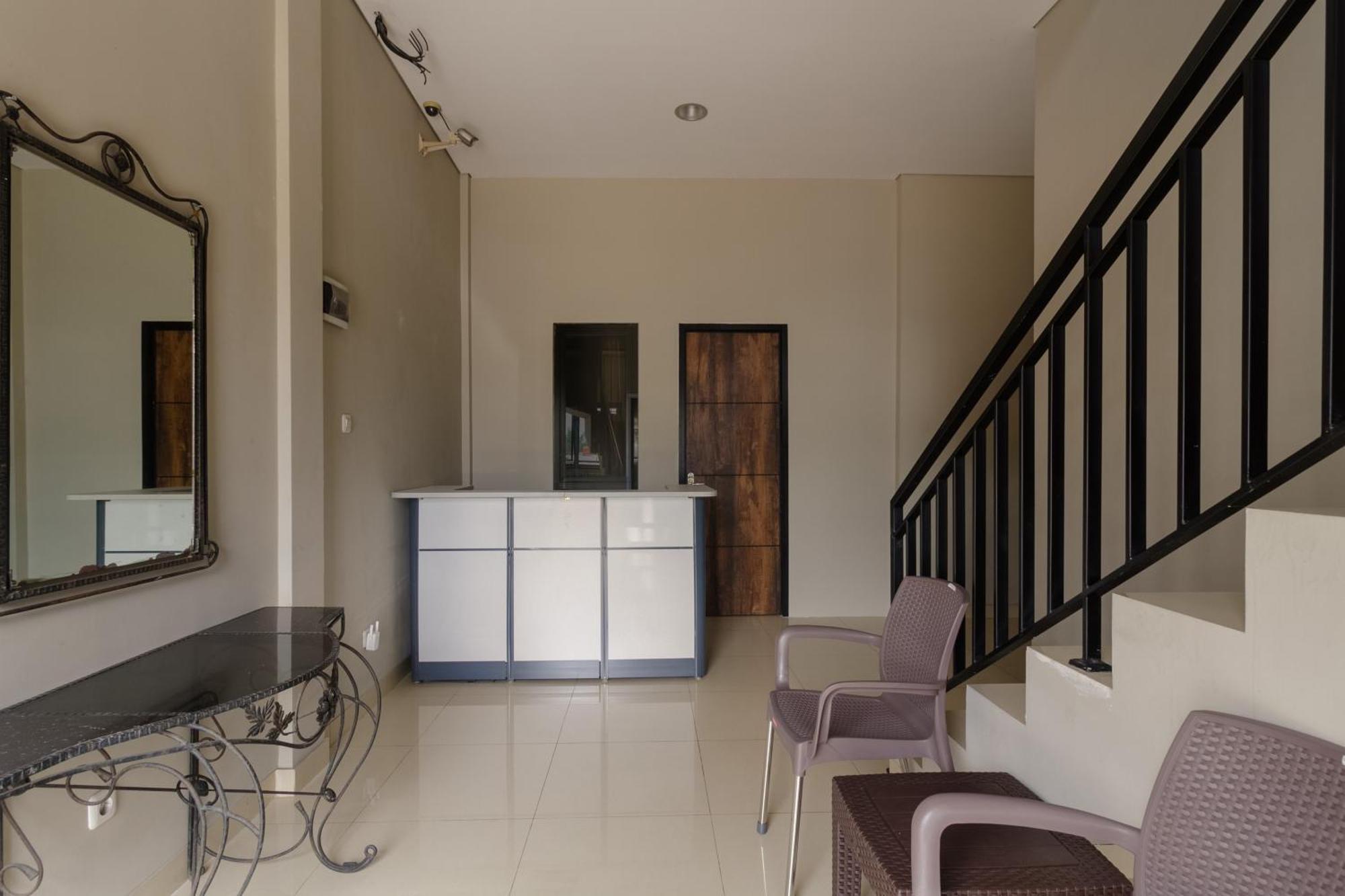 Reddoorz Near Puri Indah Mall Jakarta Luaran gambar