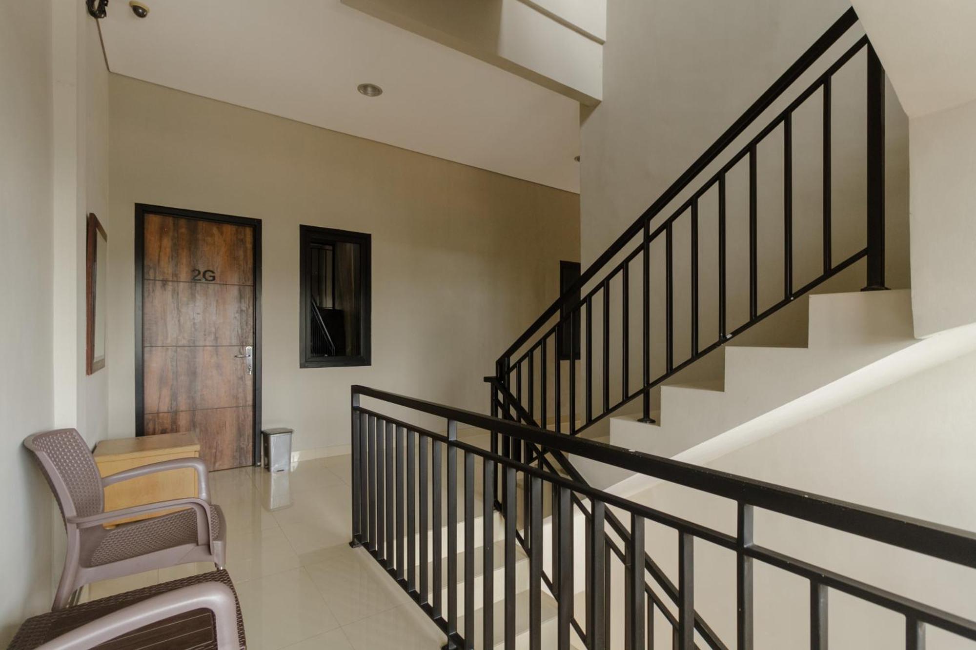 Reddoorz Near Puri Indah Mall Jakarta Luaran gambar