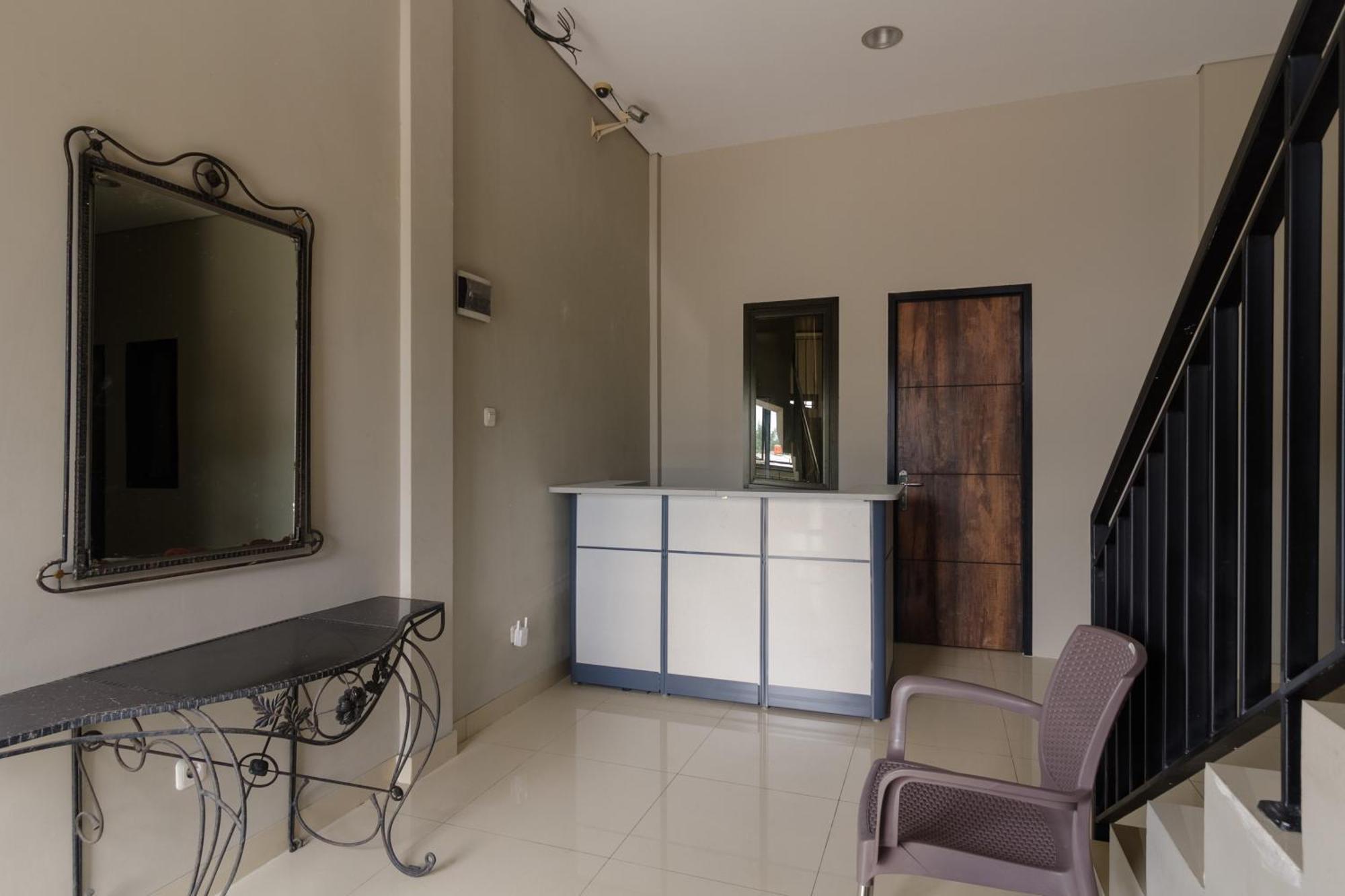 Reddoorz Near Puri Indah Mall Jakarta Luaran gambar