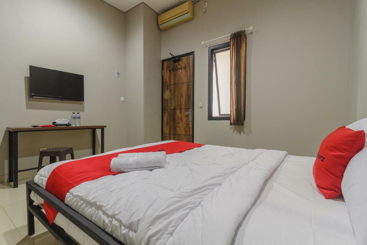 Reddoorz Near Puri Indah Mall Jakarta Luaran gambar
